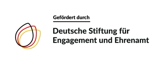 2023_DSEE_Gefoerdert_Logo_2zlg_CMYK_Kreis_Schwarze-Schrift.png